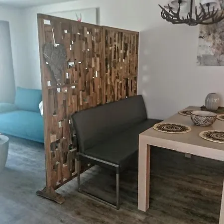Maurers Schlierseetraum 1 Hochwertige Erdgeschosswohnung Mit Allen Raffinessen Erfreut Sich Auch Urlauber Idealerweise Fuer Paar Mit Kindern Geeignet Und Vierbeiner Dank Des Tollen Zauns Auf Der Terrasse Stylisch Und Edel Von Der Ausstattung Mit 64 Q