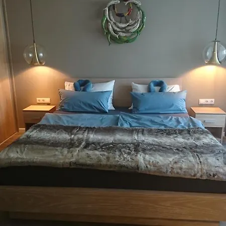 Maurers Schlierseetraum 1 Hochwertige Erdgeschosswohnung Mit Allen Raffinessen Erfreut Sich Auch Urlauber Idealerweise Fuer Paar Mit Kindern Geeignet Und Vierbeiner Dank Des Tollen Zauns Auf Der Terrasse Stylisch Und Edel Von Der Ausstattung Mit 64 Q Appartamento Schliersee