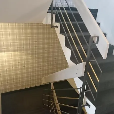 Maurers Schlierseetraum 1 Hochwertige Erdgeschosswohnung Mit Allen Raffinessen Erfreut Sich Auch Urlauber Idealerweise Fuer Paar Mit Kindern Geeignet Und Vierbeiner Dank Des Tollen Zauns Auf Der Terrasse Stylisch Und Edel Von Der Ausstattung Mit 64 Q Appartamento