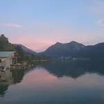 Maurers Schlierseetraum 1 Hochwertige Erdgeschosswohnung Mit Allen Raffinessen Erfreut Sich Auch Urlauber Idealerweise Fuer Paar Mit Kindern Geeignet Und Vierbeiner Dank Des Tollen Zauns Auf Der Terrasse Stylisch Und Edel Von Der Ausstattung Mit 64 Q