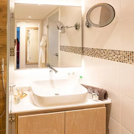 Maurers Schlierseetraum: Stylish Ground Floor With Enclosed Terrace * Schliersee