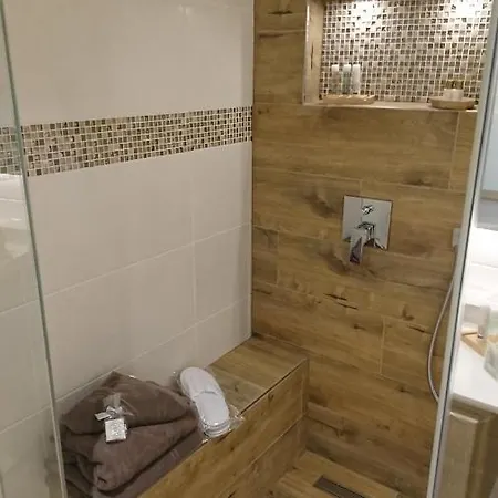 Maurers Schlierseetraum: Stylish Ground Floor With Enclosed Terrace *